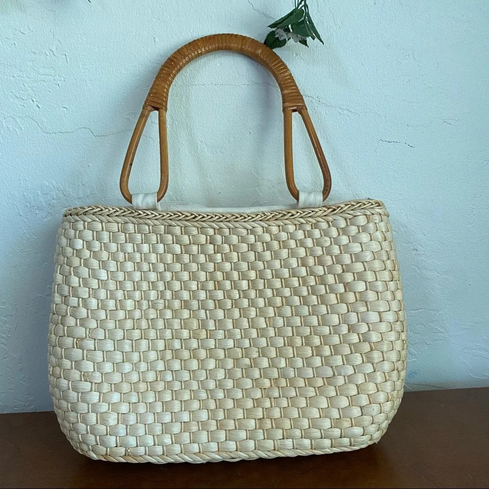 Vintage style woven bag with true vintage needlepoint panel - Picture 7 of 16